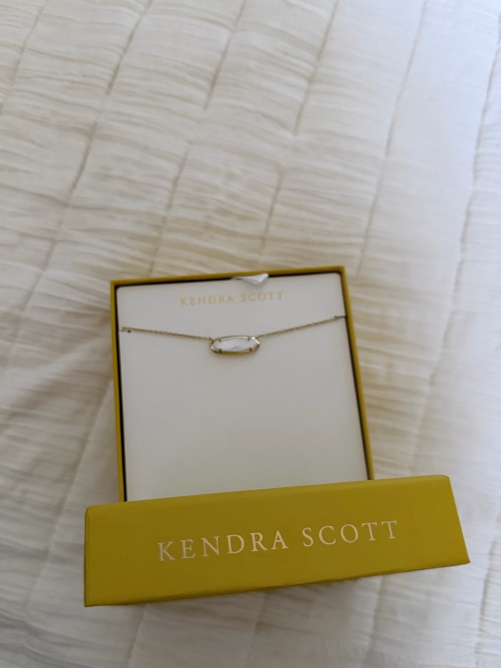 Kendra Scott (reversible pendant) Mom
Script Necklace - Gold